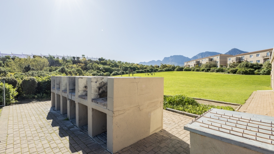 To Let 2 Bedroom Property for Rent in Sir Lowrys Pass Village Western Cape